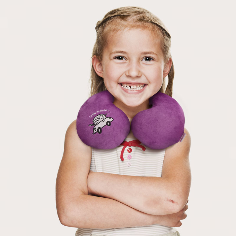 Neck support with ergonomic narrow neck. 